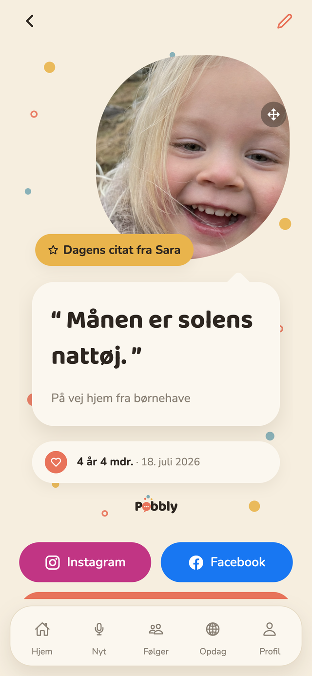 Et delekort i Pobbly på en iPhone: citatet ‘Månen er solens nattøj.’ i en stor taleboble under et rundt foto af Sara, med hendes alder og dato, og knapper til at dele til Instagram og Facebook nederst.